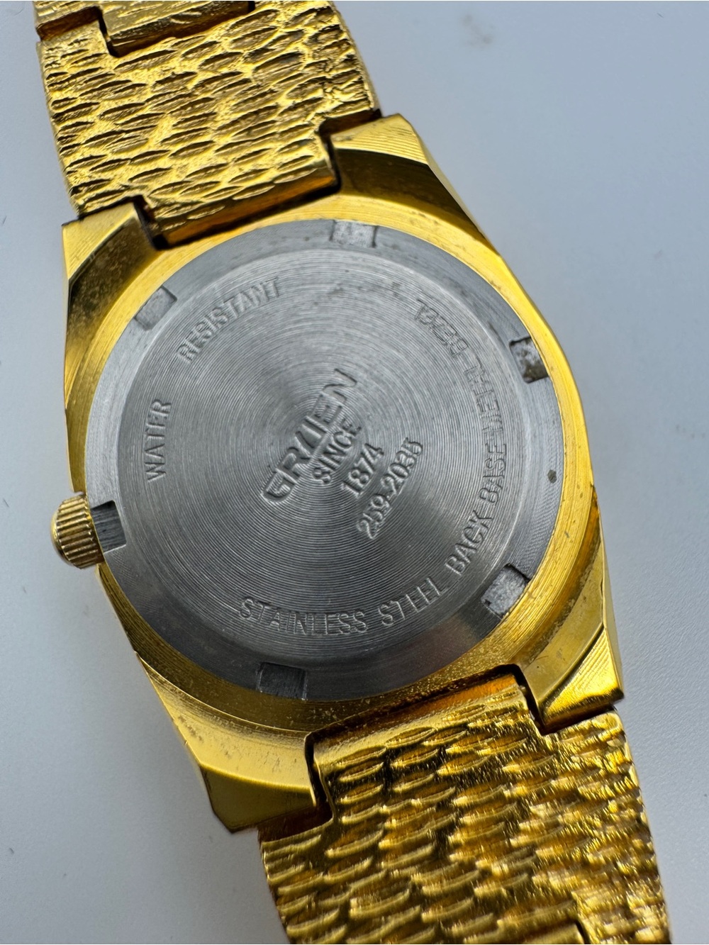 Vintage Gruen gold-tone quartz wristwatch - Picture 5 of 8